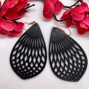 Classy Black Wood Detailed Earrings